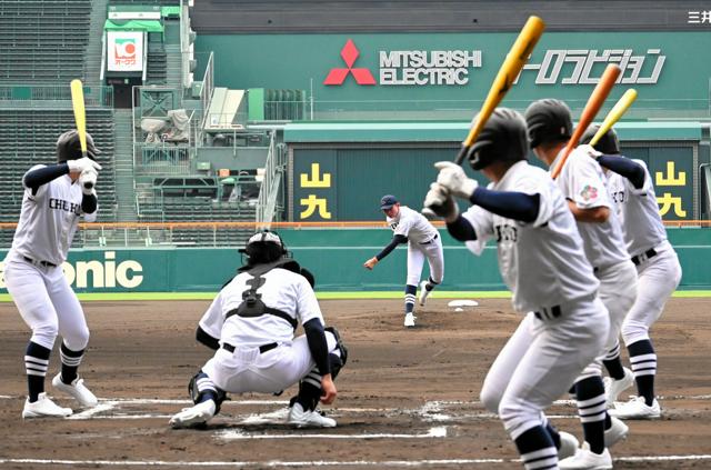 中京大中京、甲子園で汗流す　地元球場より「かたい」「やわらかい」