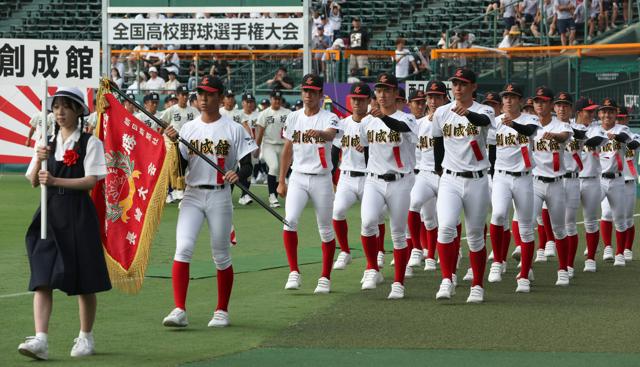 甲子園開幕　創成館も入場行進　主将「人の多さに感動」