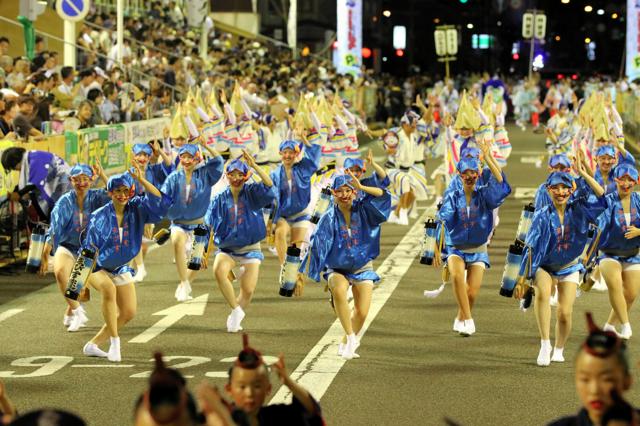 「踊る阿呆」が夏を彩る　地震に備えつつ、徳島市の阿波踊りにぎわう