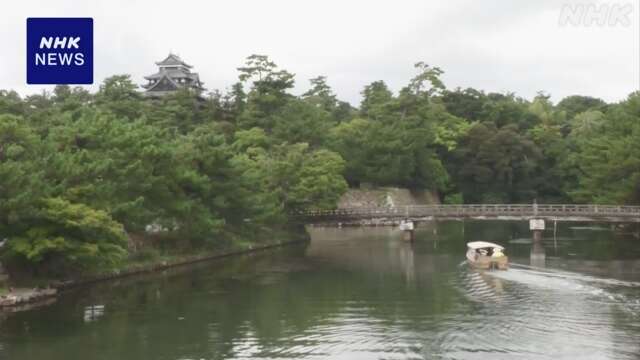 国宝 松江城のお堀をめぐる遊覧船 観光客でにぎわう 島根