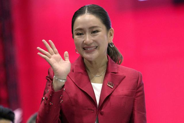 タイ連立与党、次の首相候補にタクシン元首相の３７歳次女を選出