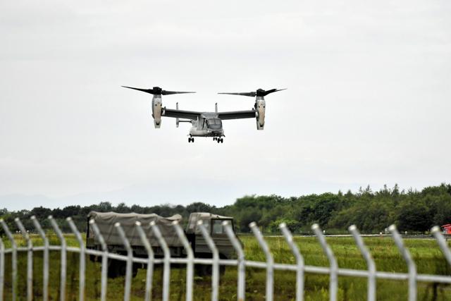 陸自オスプレイが北海道内で離発着訓練　初飛来の帯広では抗議行動