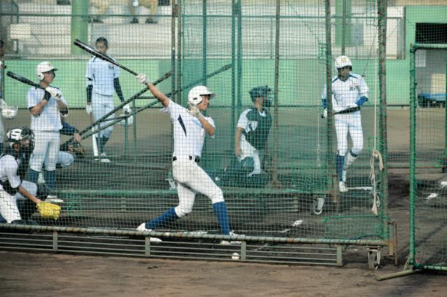 夏の甲子園出場チームの練習を体感　茨城代表・霞ケ浦の外野守備