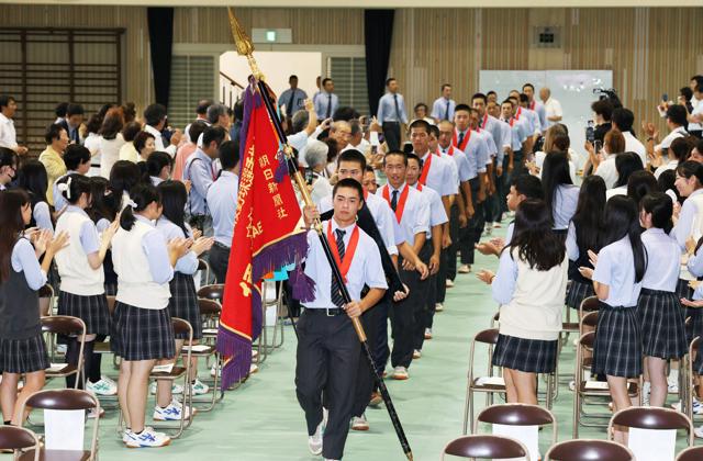 輝いた最高の夏　甲子園で初優勝の京都国際が優勝報告会