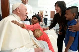 ローマ教皇、４カ国歴訪を開始　３万キロ移動「最長の旅に」