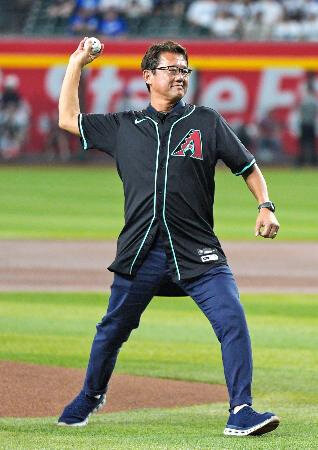 古田氏が大リーグで始球式　ノーバウンドで投球