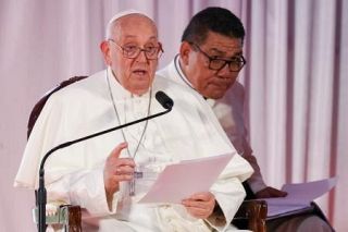 ローマ教皇、モスクで対話　ジャカルタで、若い世代へ