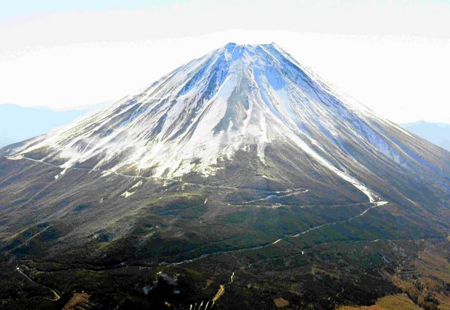 富士登山通行料、山梨県が来夏の引き上げ検討　週末と平日の差異化も