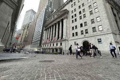 NY株反落、398ドル安　中東情勢の悪化、米金利上昇への嫌気で