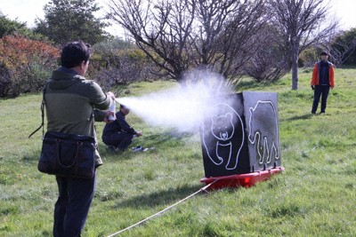 クマ撃退スプレー、使い方は　北海道・根室で初のヒグマ対応訓練