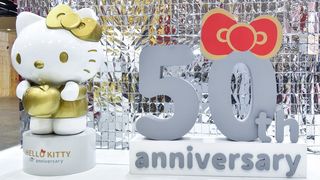 「ハローキティ」50周年、「カワイイ」魅力の謎と進化をたどる