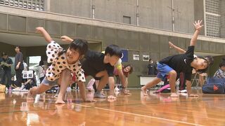 顔をゆがませながら自身の体力限界に挑戦　スポーツの日