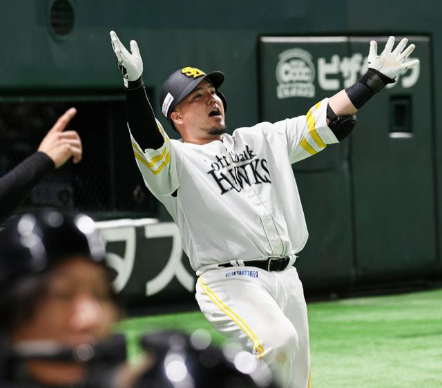 ソフトバンク連勝で日本シリーズへ王手　山川穂高が2打席連続アーチ