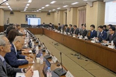 財政審「地方は歳出改革徹底を」　教員の給与増加見据え、合理化要求