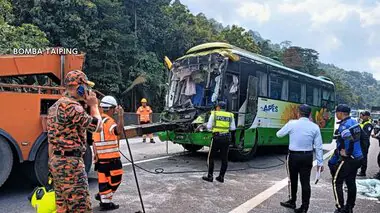 マレーシアで70代日本人女性ツアー客が死亡…観光バス事故でJTBが謝罪　バスがトラックに衝突　12人ケガうち4人入院「道は悪くない」