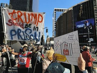 トランプ氏は民主の牙城NYで気勢、ハリス氏は激戦ペンシルベニア州でつなぎとめに必死　アメリカ大統領選最終盤