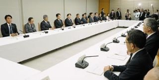 政府、10月の景気判断を維持　生産は8カ月ぶりに下方修正