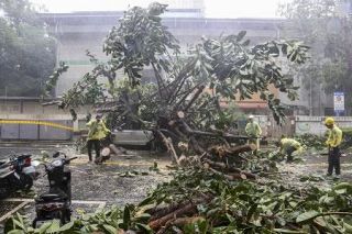 台風２１号、台湾に上陸　１人死亡