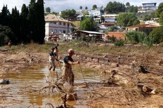 スペイン水害死者２００人超　兵士警官１万人増派