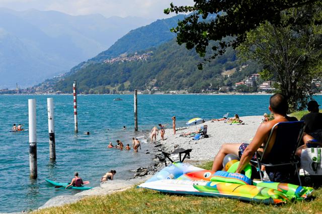 1缶1600円、イタリア保養地・コモ湖の空気「商品でなく思い出」