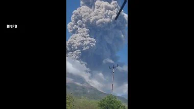 大噴火で日本への津波「調査中」　インドネシアの火山で大規模噴火