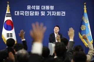 韓国大統領、苦境続く　任期折り返し、支持率１７％