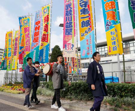 九州場所の懸賞、過去最多に　申し込み総本数１７５７本