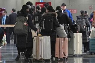 朝鮮学校生徒ら平壌へ　１２０人、新年祝賀公演で