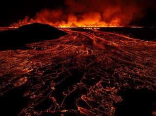 アイスランドでまた噴火　昨年１２月以降、７回目