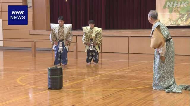 山口 伝統芸能「鷺流狂言」小学生に鑑賞や体験の特別授業