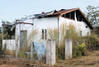 日本が支援した復興住宅が「廃虚」と化していた　ミャンマー東部の村　クーデター後、激戦地になってしまい