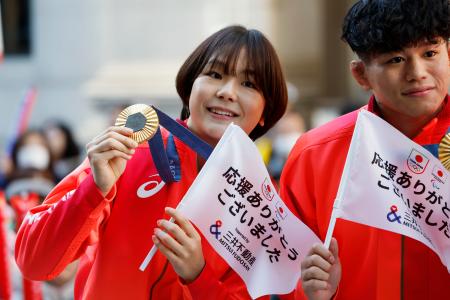 阿部一、藤波ら日本橋行進　パリ五輪パラ感謝イベント