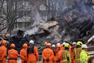 オランダ・ハーグでアパート崩落　火災と爆発、４人救助