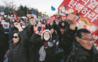 まるで野外ライブ状態のソウル国会前　韓国大統領の弾劾訴追案可決に歓喜　「時代も国民の意識も大きく変わった」