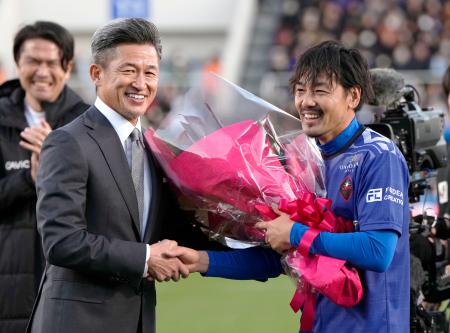 元代表の松井大輔さん引退試合　華麗なボレーで三ツ沢を沸かす