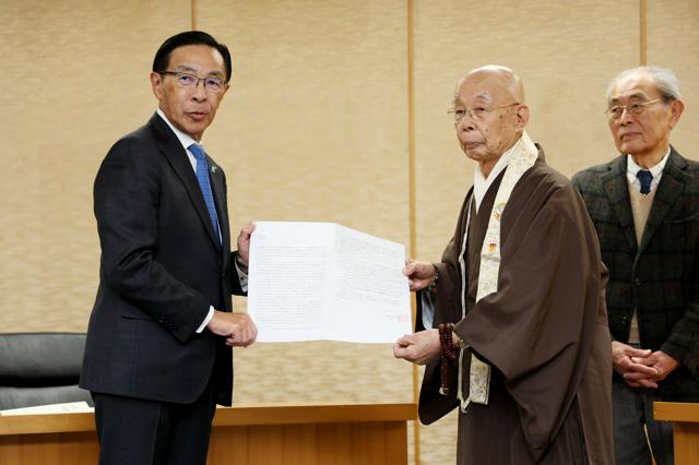 京都仏教会、北陸新幹線延伸計画は「千年の愚行」　府知事に再考要望