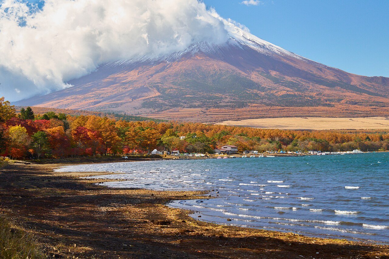 富士山の紅葉シーズンが到来、山中湖畔の遊歩道から絶景を満喫 - 画像4